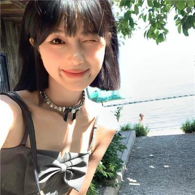 蒙娜丽莎与血月亮